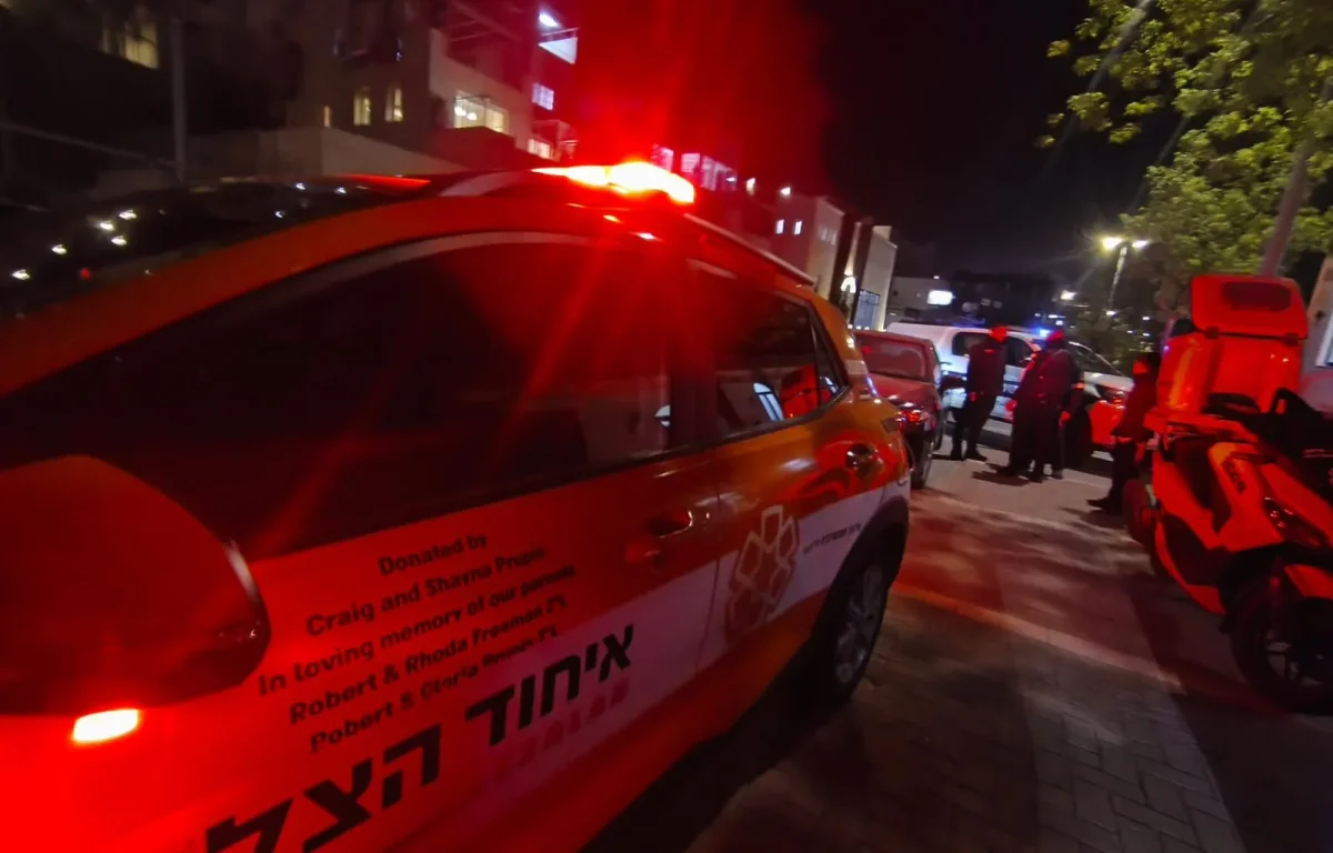 דרמה בביתר עילית: נער נפל מגובה כשני מטרים ונפצע באורח קשה