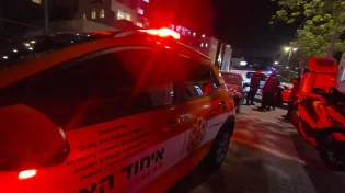 דרמה בביתר עילית: נער נפל מגובה כשני מטרים ונפצע באורח קשה
