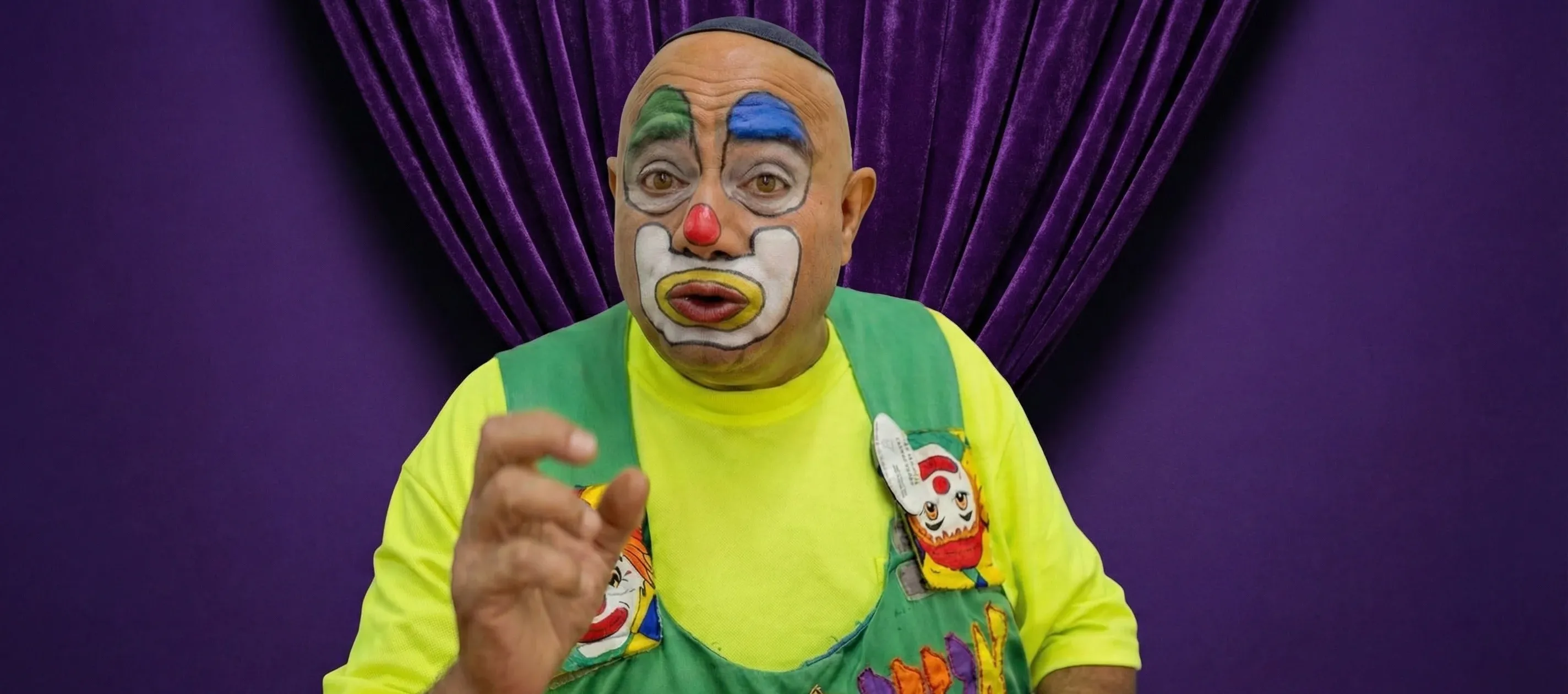 מיוחד לערוץ 2000: איציק הליצן מספר למה החיוך הוא שליחות, לא רק בחודש אדר 