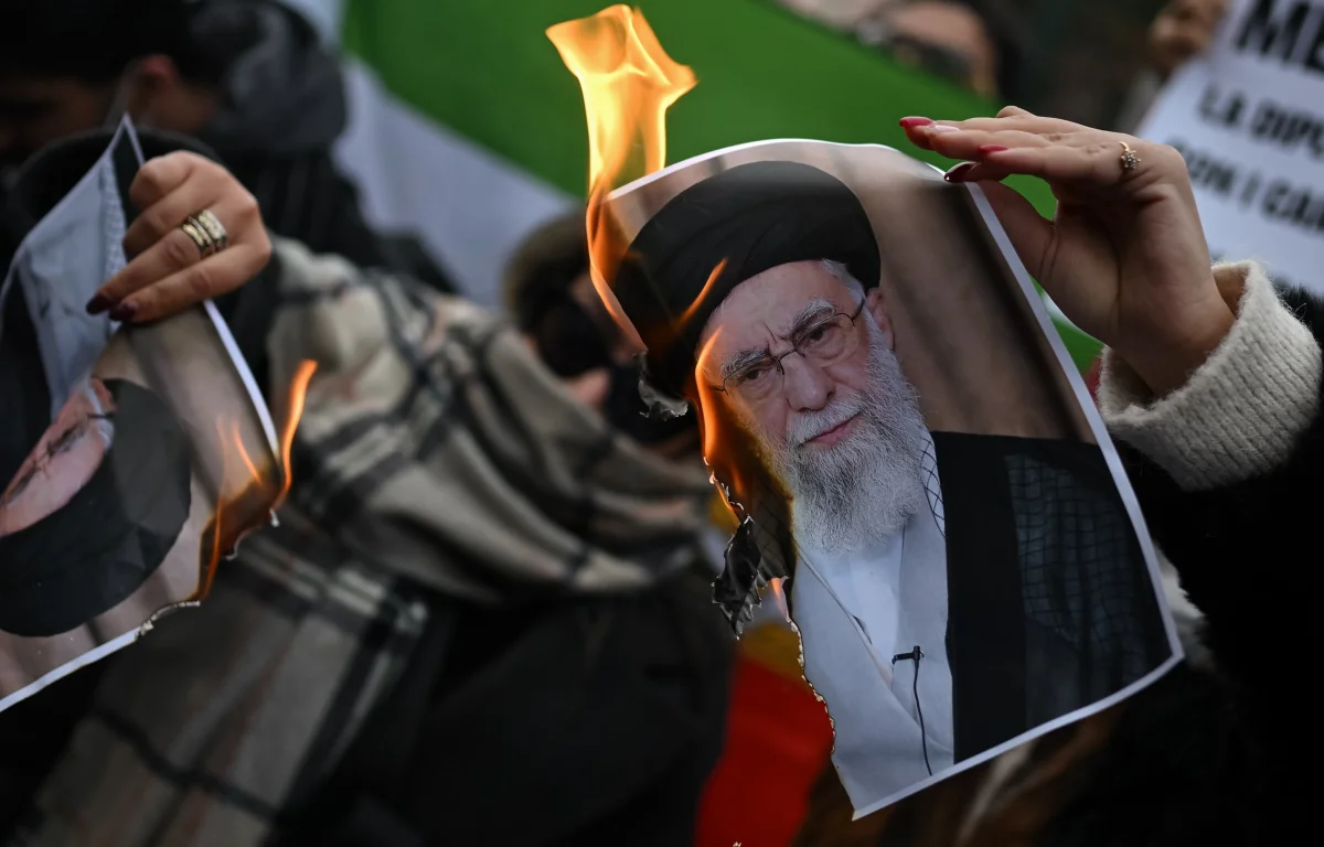 איראן רועדת מבפנים: המחאות חוזרות והעולם עוקב בדריכות