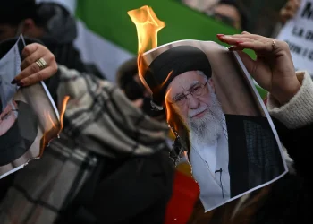 איראן רועדת מבפנים: המחאות חוזרות והעולם עוקב בדריכות