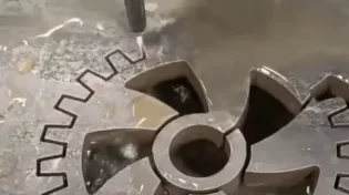 בלי חום ובלי עיוותים: כך מים חותכים גם טיטניום ואבן