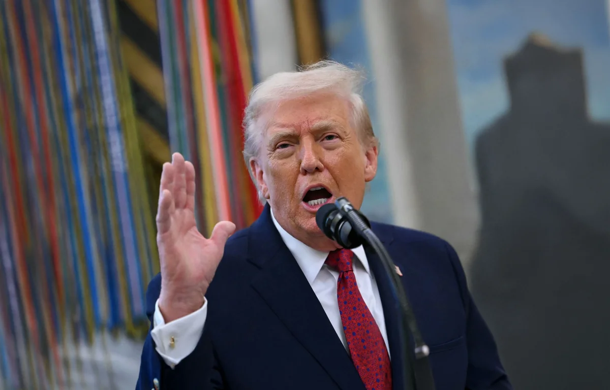 אחרי הסערה סביב איראן: טראמפ תוקף את התקשורת, "אין קרע בצמרת הצבא" אחרי הסערה סביב איראן: טראמפ תוקף את התקשורת, "אין קרע בצמרת הצבא"