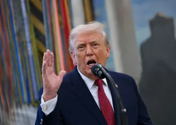 אחרי הסערה סביב איראן: טראמפ תוקף את התקשורת, "אין קרע בצמרת הצבא" אחרי הסערה סביב איראן: טראמפ תוקף את התקשורת, "אין קרע בצמרת הצבא"