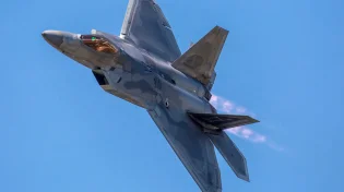 המסר לאיראן: 12 מטוסי F22 נחתו בדרום