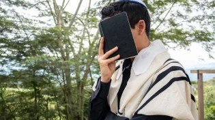הסגולה של פרשת תצווה: 7 עצות מגדולי ישראל לישועות באמירת פיטום הקטורת