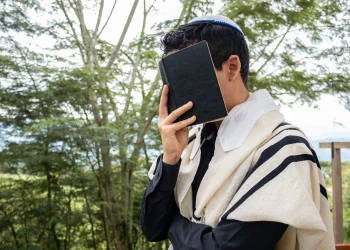 הסגולה של פרשת תצווה: 7 עצות מגדולי ישראל לישועות באמירת פיטום הקטורת