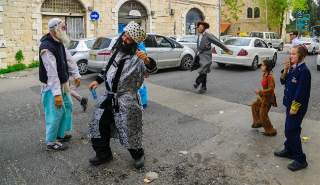 "קח ממני את הייסורים": הבן של הרב קוק מגלה את סוד פורים