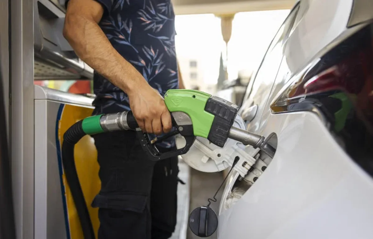 שוב מתייקר: מחירי הדלק יעלו במוצ"ש הקרוב | כמה תשלמו על ליטר בנזין?