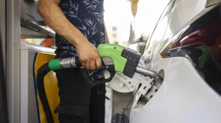 שוב מתייקר: מחירי הדלק יעלו במוצ"ש הקרוב | כמה תשלמו על ליטר בנזין?