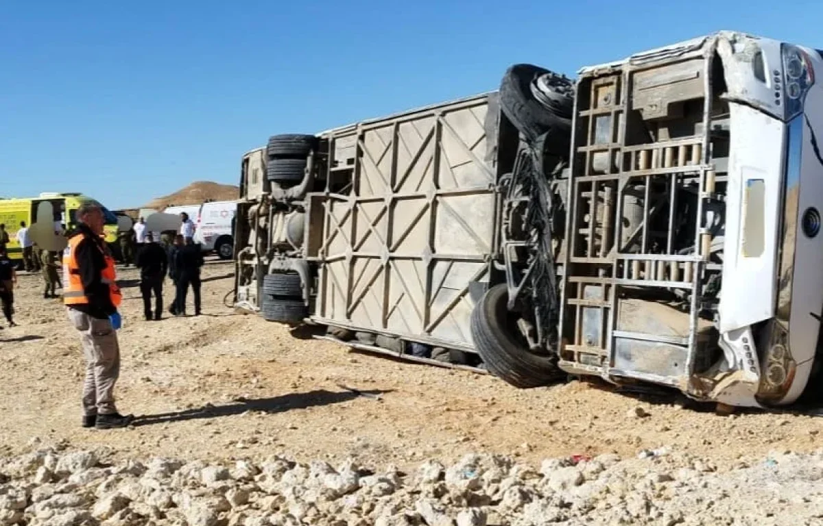 תאונה חריגה: 17 נפגעים בהתהפכות אוטובוס עם חיילים בדרום הארץ