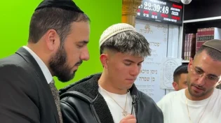 הלוחם אהבת השם גורדון בערב הודיה לקב"ה מול מאות צעירים