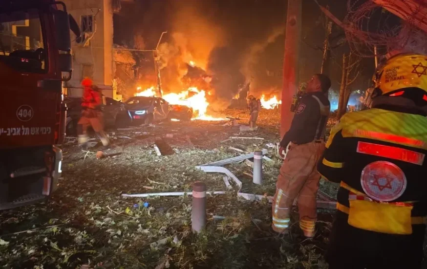 לילה של מלחמה: הרוגה ועשרות פצועים מפגיעה ישירה במרכז הארץ