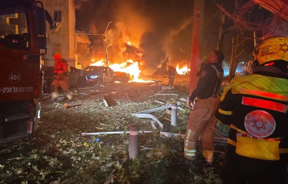 לילה של מלחמה: הרוגה ועשרות פצועים מפגיעה ישירה במרכז הארץ