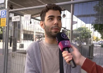 "כמעט טבעתי בים וברגע האחרון הצליחו לשלוף אותי מהמים" "כמעט טבעתי בים וברגע האחרון הצליחו לשלוף אותי מהמים"