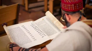 פורים בצל המלחמה: התחפושת שעצרה את העיר הסתיימה בקידוש השם