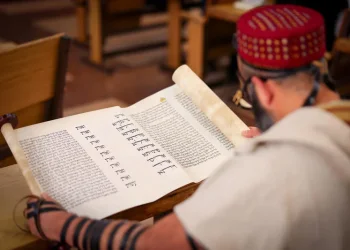 פורים בצל המלחמה: התחפושת שעצרה את העיר הסתיימה בקידוש השם