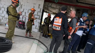 טיל מצרר מאיראן פגע במרכז הארץ, הרוג ופצועים קשה