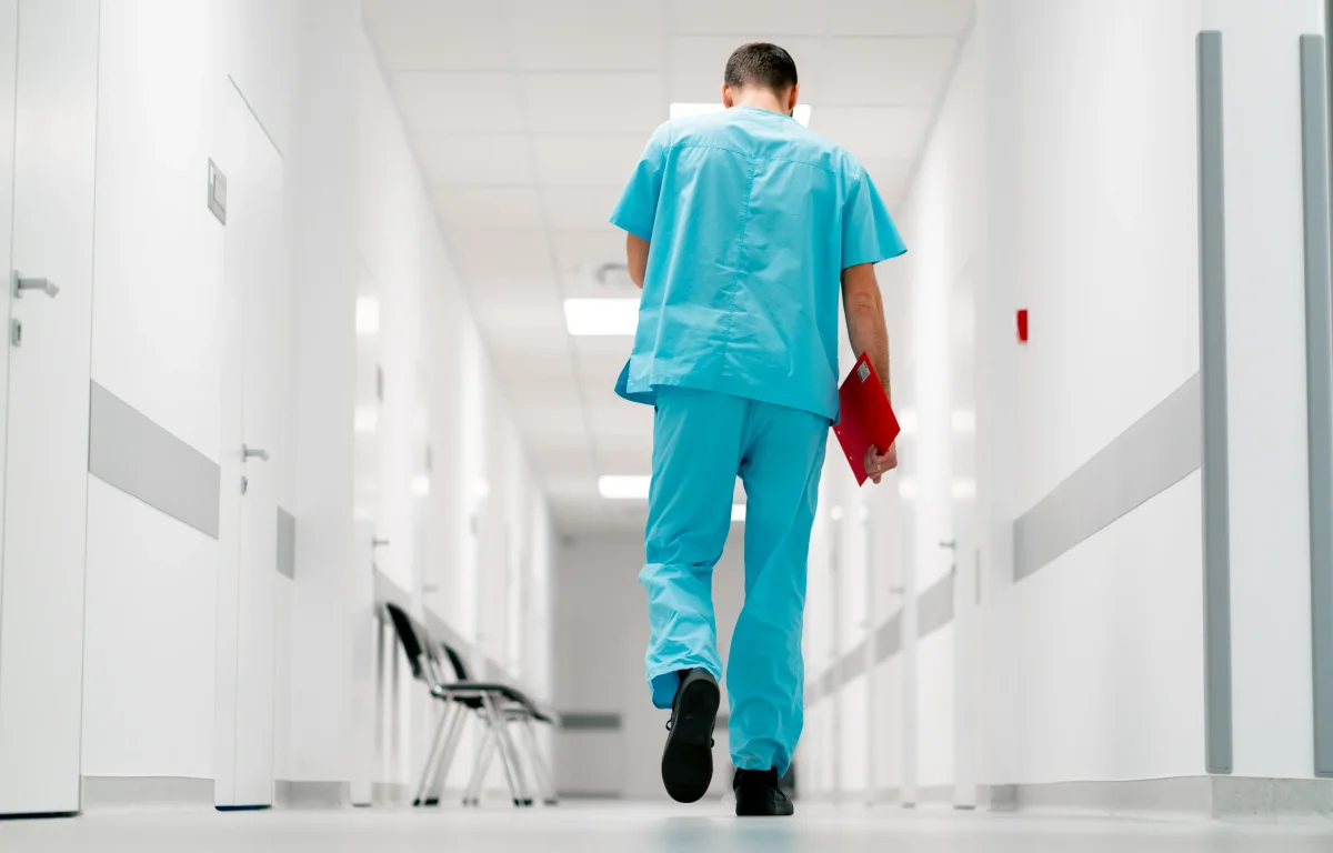 מחיר המלחמה: עשרות רופאים נתקעו בחו״ל - חולות ממתינות לטיפול