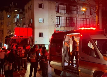 שריפה פרצה בבניין בבני ברק: 13 נפגעים פונו מהדירות