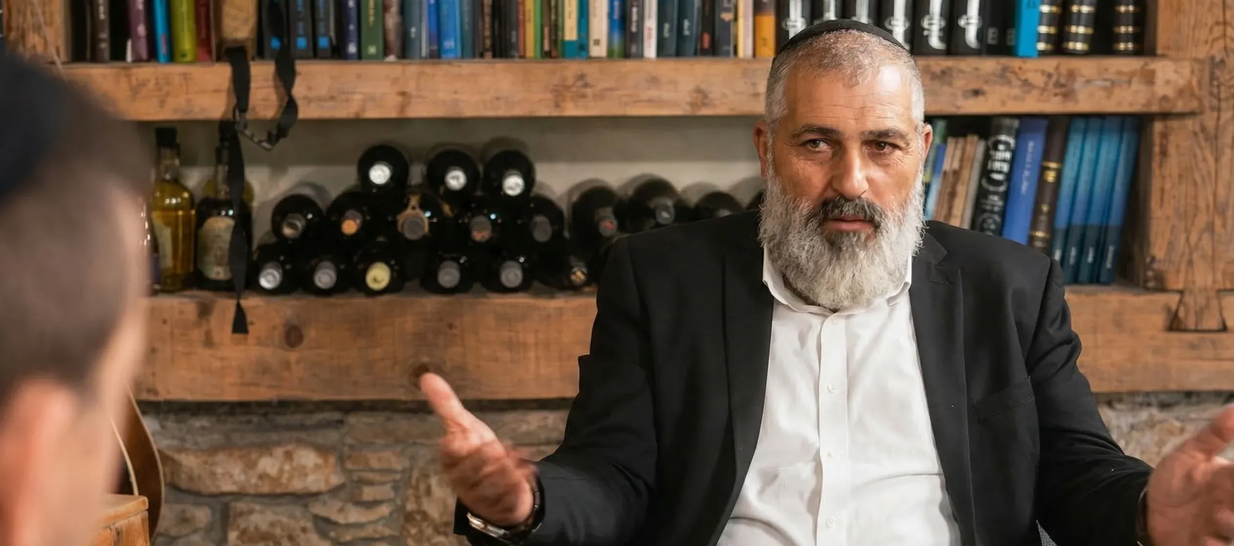 צבי יחזקאלי מזהיר: 