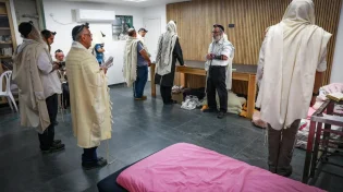 מה עושים כשיש אזעקה באמצע שמונה עשרה?