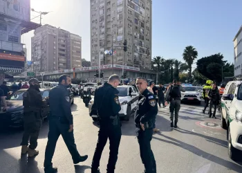 פיגוע ברמת גן: יו"ר המועצה הדתית נדקר ברחוב - מצבו קשה