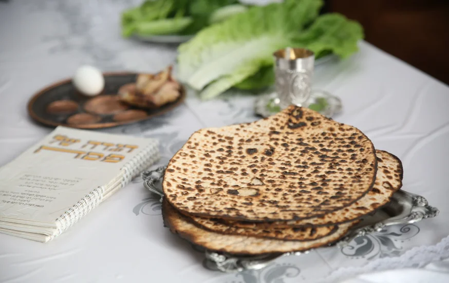 מצה שרויה או שלום בית? הסיפור הזה מגלה מה באמת קודם מצה שרויה או שלום בית? הסיפור הזה מגלה מה באמת קודם