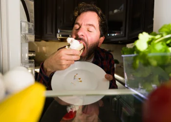 לא רעב, אלא לחץ: כך המלחמה משנה את הדרך שבה אנחנו אוכלים