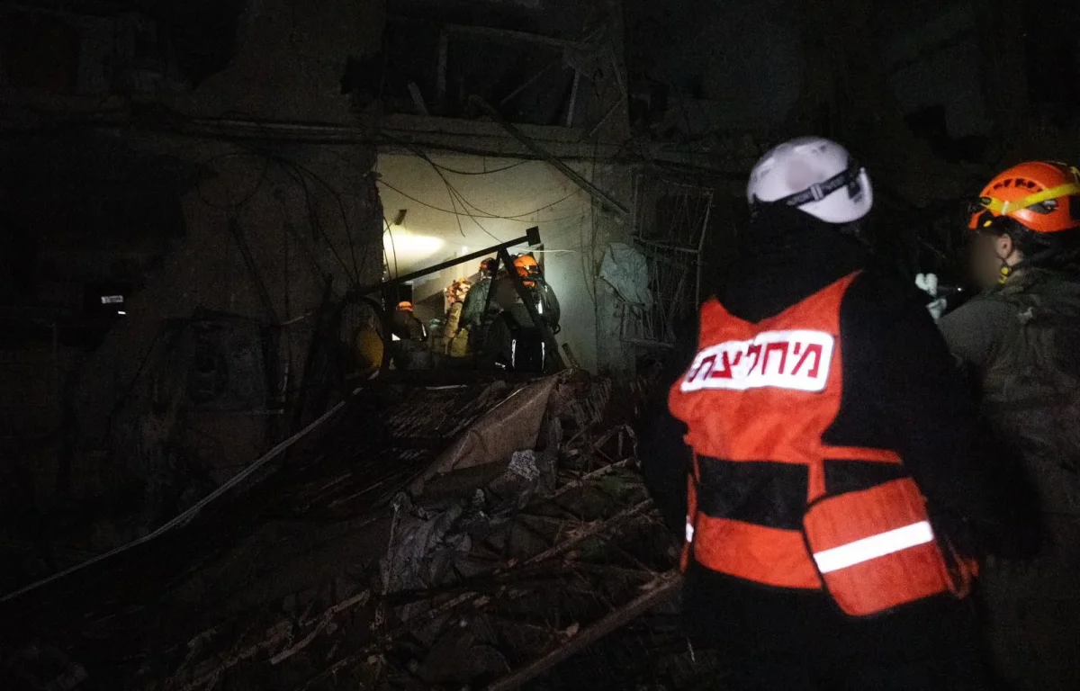 11 זירות וגן ילדים שנפגע: כך נראתה אמש מתקפת הטילים מאיראן 11 זירות וגן ילדים שנפגע: כך נראתה אמש מתקפת הטילים מאיראן