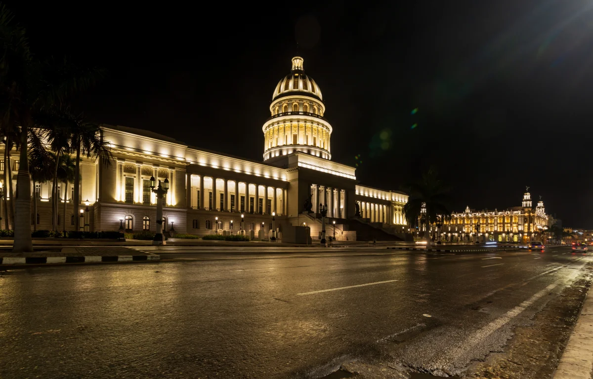 קובה בעלטה: המשטר נערך למלחמה במקום להציל את האזרחים קובה בעלטה: המשטר נערך למלחמה במקום להציל את האזרחים