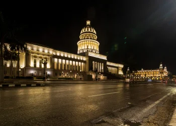 קובה בעלטה: המשטר נערך למלחמה במקום להציל את האזרחים קובה בעלטה: המשטר נערך למלחמה במקום להציל את האזרחים
