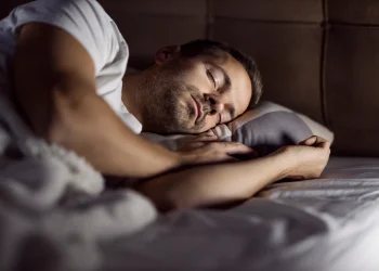 רוב האנשים לא יודעים: למה מסתובבים בלילה מצד לצד?