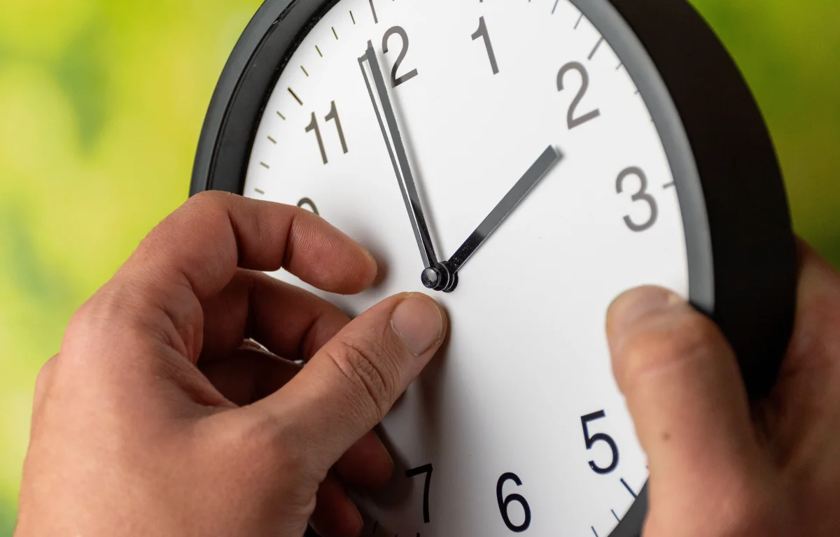 הלילה זה קורה: ישראל עוברת לשעון קיץ - כך תתכוננו לאובדן שעת שינה הלילה זה קורה: ישראל עוברת לשעון קיץ - כך תתכוננו לאובדן שעת שינה