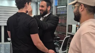 מיאמי: הרב דוד פריוף בסדרת שיעורים ותפילות למאות צעירים בצל המלחמה בארץ