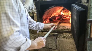 אכילת מצה - כך היא מחזקת את האמונה, גם בלי שתשימו לב