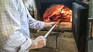 אכילת מצה - כך היא מחזקת את האמונה, גם בלי שתשימו לב