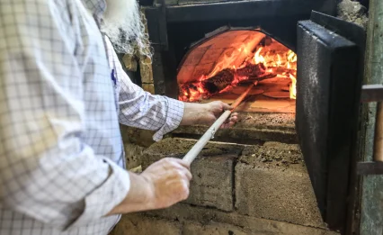 אכילת מצה - כך היא מחזקת את האמונה, גם בלי שתשימו לב