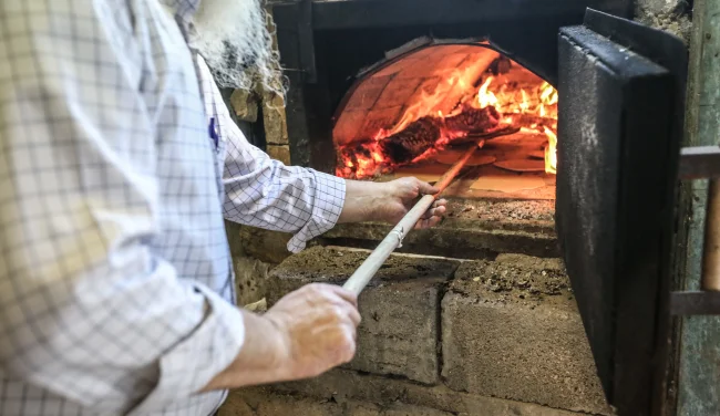 אכילת מצה - כך היא מחזקת את האמונה, גם בלי שתשימו לב