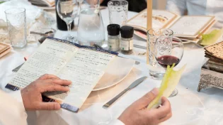 "והיא שעמדה": הרגע המרגש בליל הסדר והמשמעות שרבים מפספסים