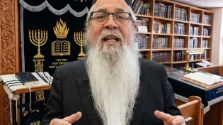 המקובל הרב יוסף ביטון: "מי שעושה כך בליל הסדר זוכה לשנה של ישועה!"