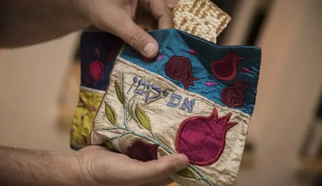סגולת האפיקומן של פסח: "יזכה לשמירה ולפרנסה בשפע"