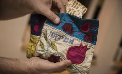 סגולת האפיקומן של פסח: "יזכה לשמירה ולפרנסה בשפע"