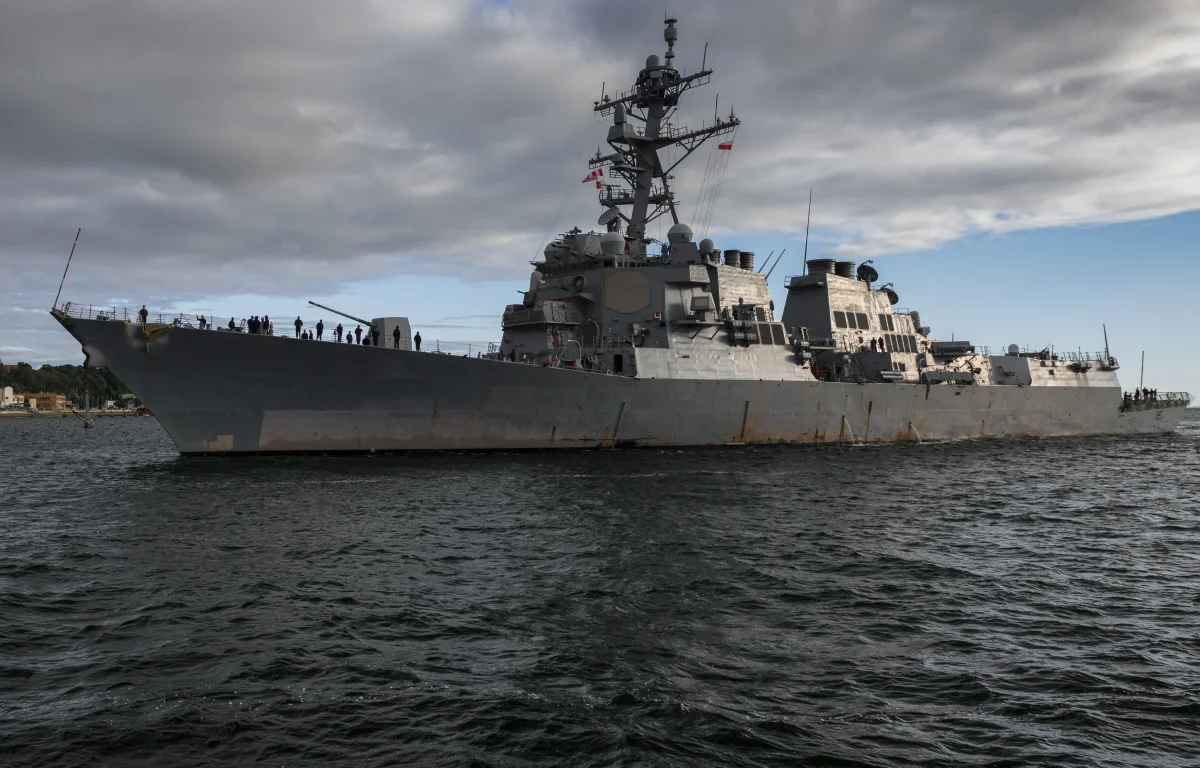 העולם עוצר נשימה: מצור ימי אמריקני על מצר הורמוז