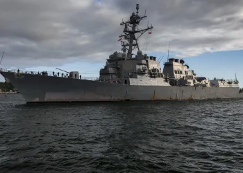 העולם עוצר נשימה: מצור ימי אמריקני על מצר הורמוז