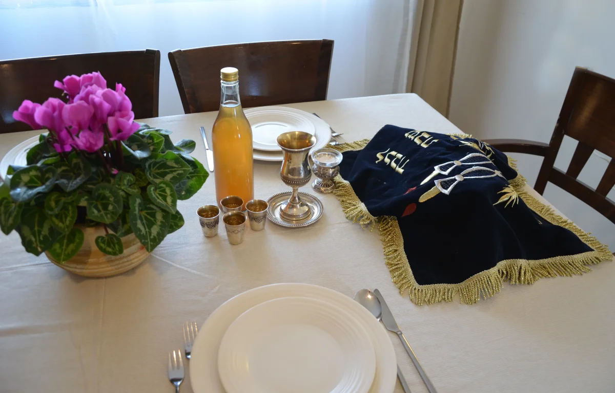 עם 10 טיפים פשוטים: כך תהפכו את שולחן השבת לחוויה מרגשת לכל המשפחה