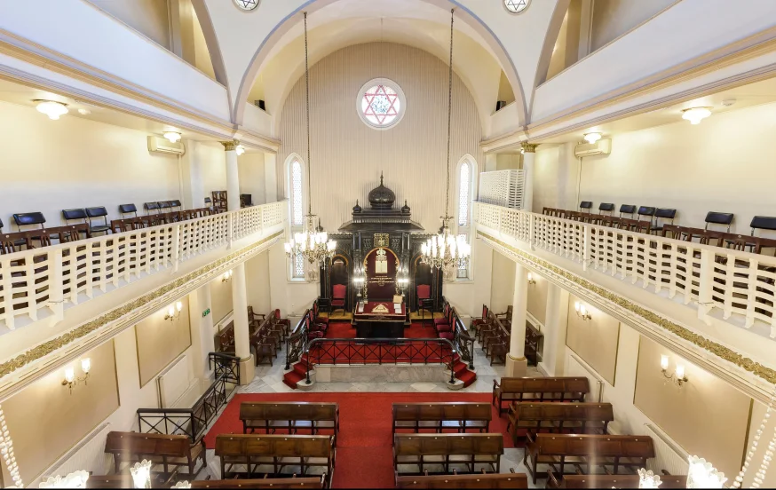 הידעת? קדושת 'עזרת הנשים' בבית הכנסת הידעת? קדושת 'עזרת הנשים' בבית הכנסת