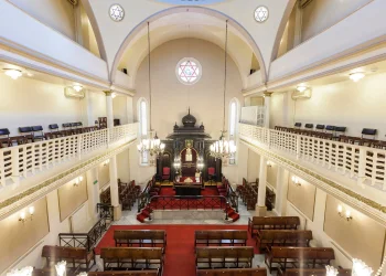 הידעת? קדושת 'עזרת הנשים' בבית הכנסת הידעת? קדושת 'עזרת הנשים' בבית הכנסת