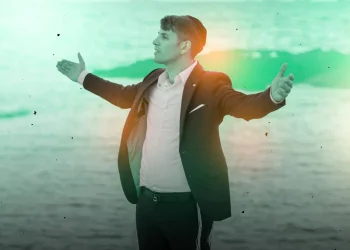 אלחנן ענבל חוזר עם ממעמקים - והפעם בגרסה ווקאלית