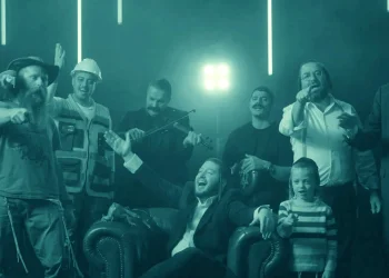 סנדי דינקל משיק: גרסה ווקאלית ללהיט 'מי שאתה'